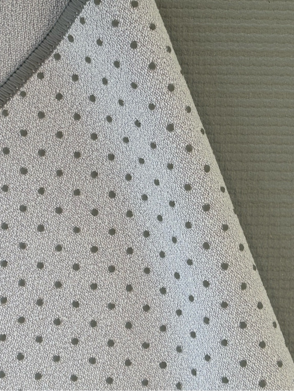 Manduka Yogitoes towel - Picture 2 of 3